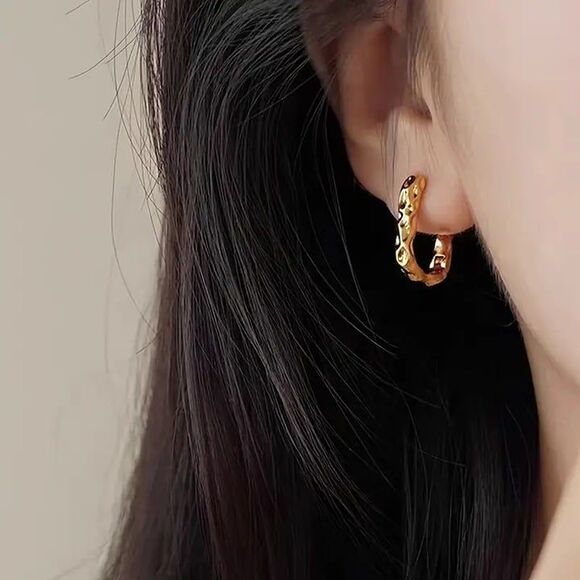 Small Hammered Hoop Earrings - Picture 3 of 5